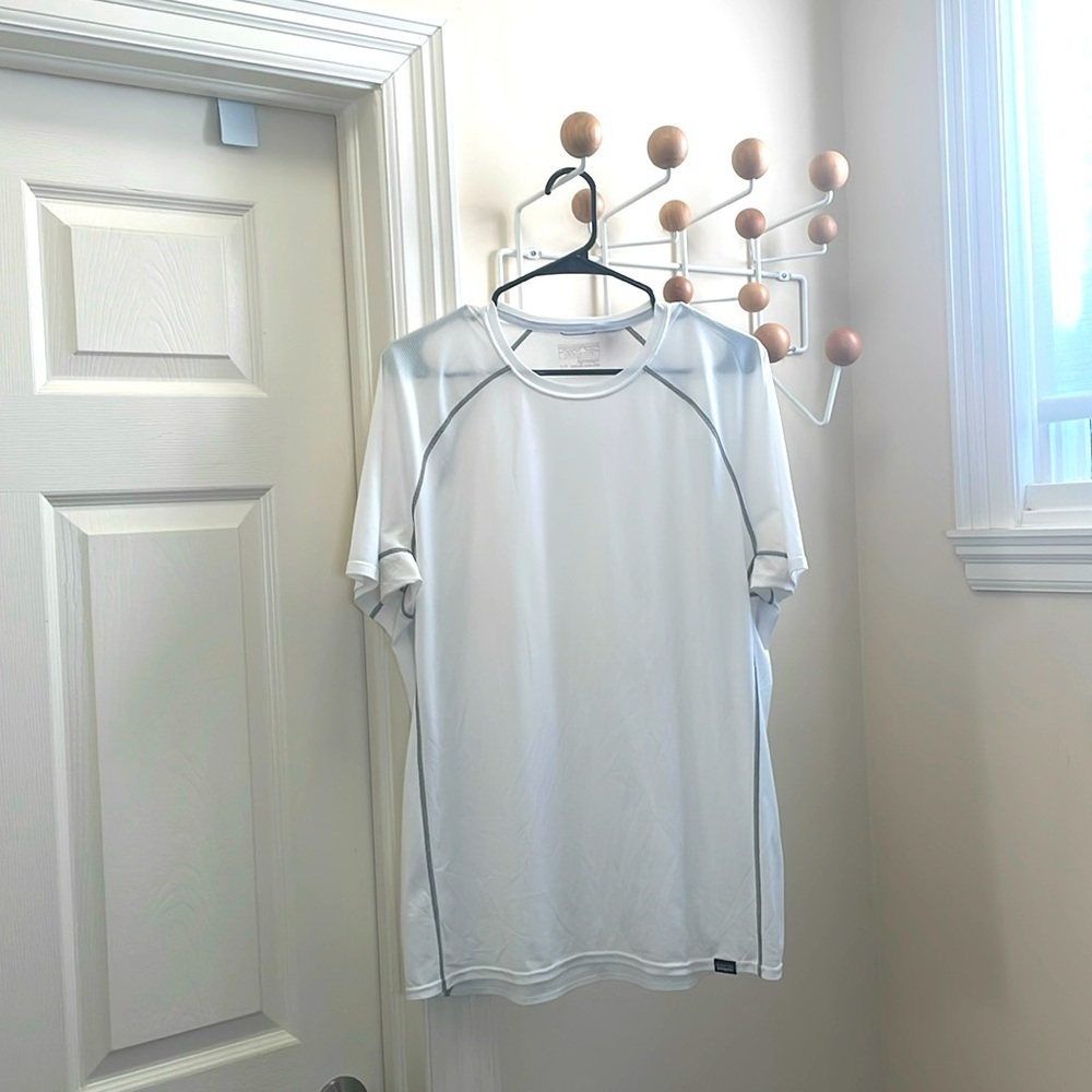 Patagonia - Short Sleeve Outdoor Athletic Performance Wear - White - L